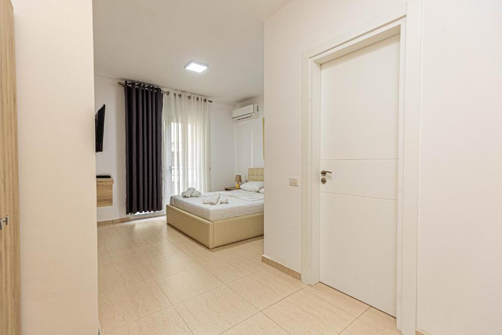 Postel nebo postele na pokoji v ubytování Jordan`s Hotel