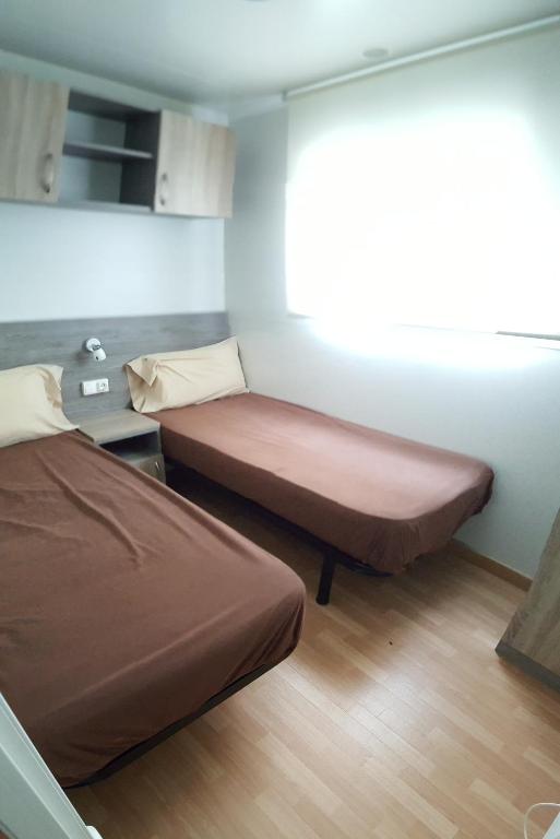 Postel nebo postele na pokoji v ubytování Camping Vall de Ribes