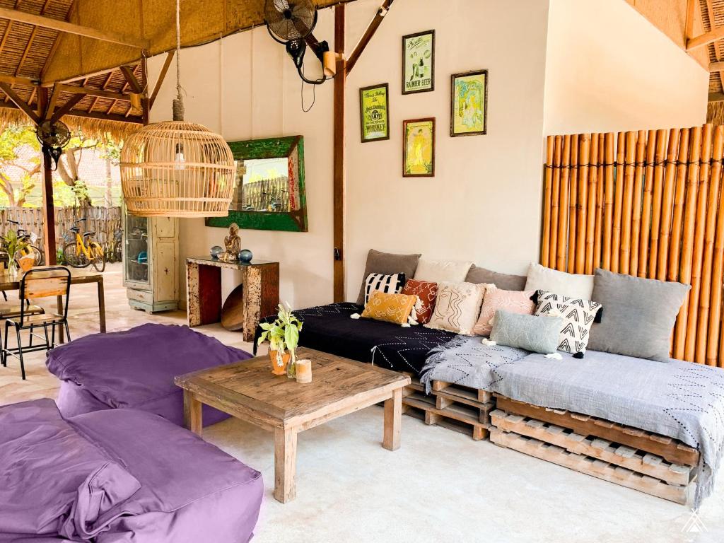 A seating area at La Cocoteraie Ecolodge - Luxury Glamping Tents