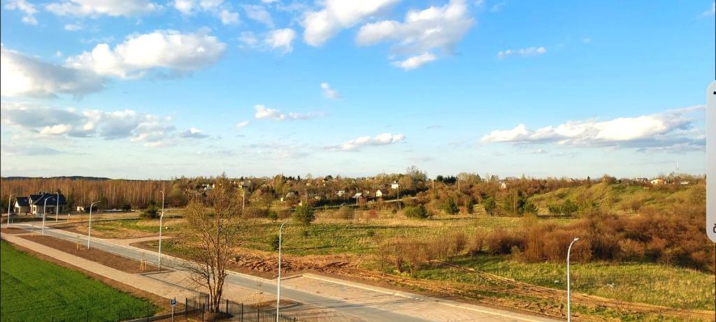 Fotografia z galérie ubytovania Apartament ,, COŚ NIECOŚ ,, Suwałki LOFT, KLIMATYZACJA, PRYWATNY PARKING, MONITOROWANE ZAMKNIĘTE OSIEDLE v destinácii Suwałki