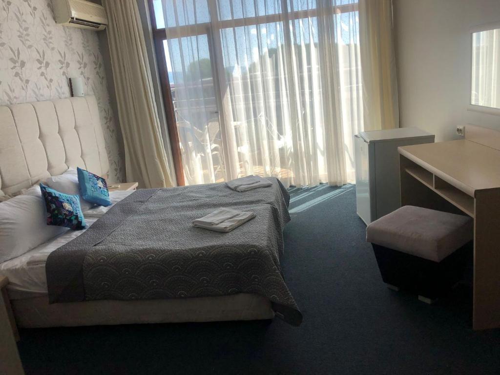 Double Room At Aparthotel Grenada 4 minute walk to the beach!