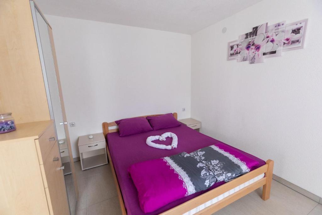 Postel nebo postele na pokoji v ubytování Ivy Love Apartmani