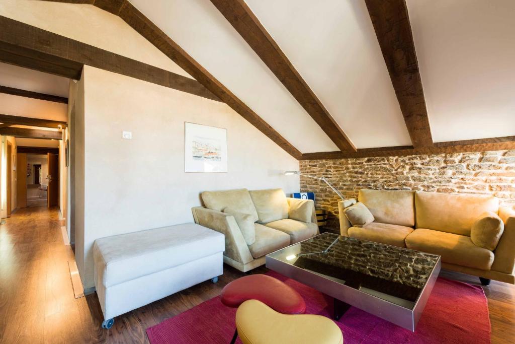 Posada Real de Las Misas - Family Room With Terrace