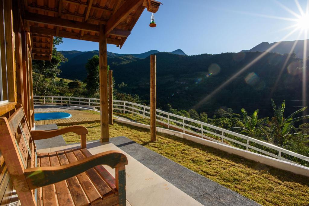 Recanto Águas Nascentes - Casa na serra com piscina e cachoeira no quintal!! - Maison De Deux Chambres
