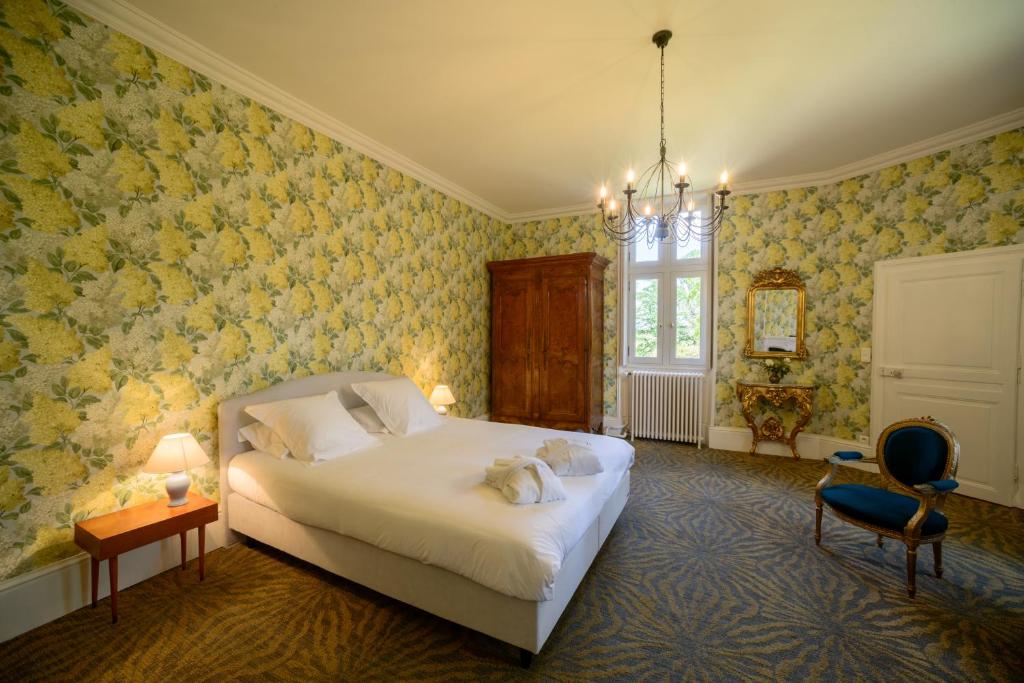 Postel nebo postele na pokoji v ubytování Château Origny - Moulins