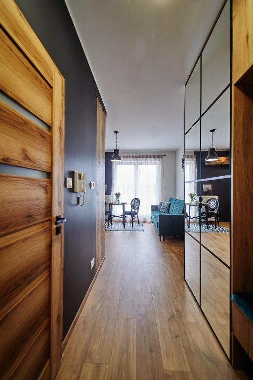 Fotografia z galérie ubytovania Apartament ,, COŚ NIECOŚ ,, Suwałki LOFT, KLIMATYZACJA, PRYWATNY PARKING, MONITOROWANE ZAMKNIĘTE OSIEDLE v destinácii Suwałki