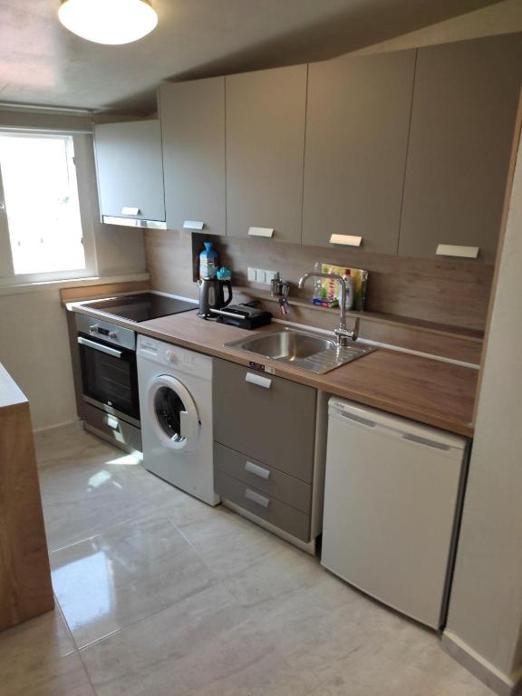Kuchyňa alebo kuchynka v ubytovaní Sunny Luxury Penthouse