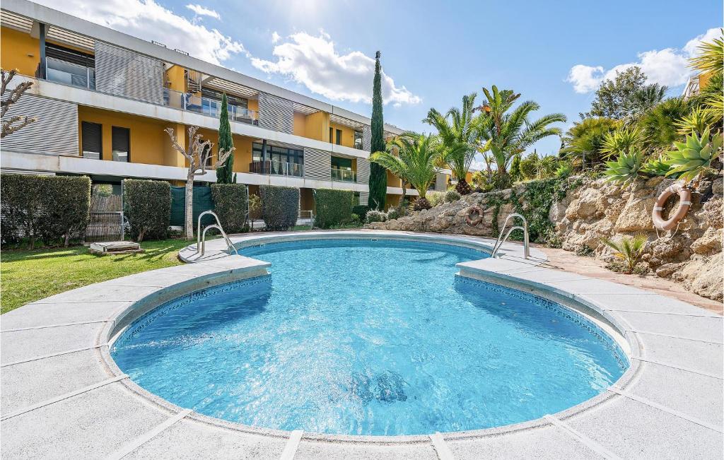 Bazén v ubytovaní 2 Bedroom Beautiful Apartment In Vera alebo v jeho blízkosti