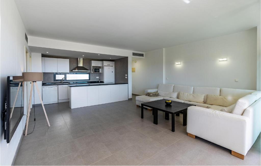 Kuchyňa alebo kuchynka v ubytovaní 2 Bedroom Beautiful Apartment In Vera