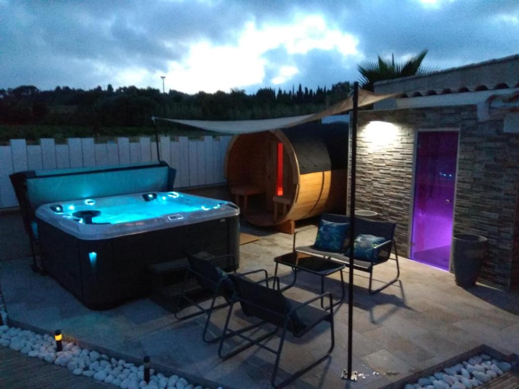Le chalet aux Etoiles Spa & Sauna - 一居室房屋