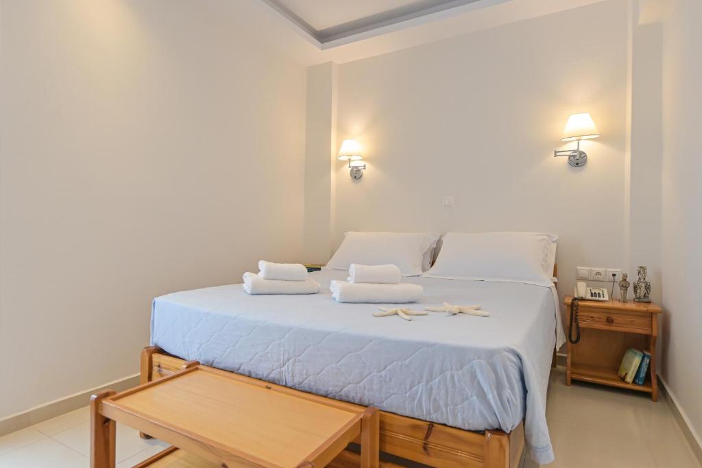 Postel nebo postele na pokoji v ubytování Hotel Zeus