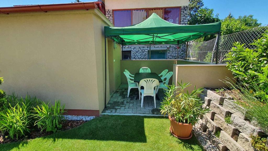 Vonkajšia záhrada v ubytovaní Apartments in Siofok - Balaton 41945