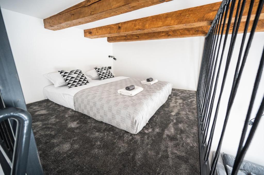 Old Town Design Apartments - Deluxe Studio