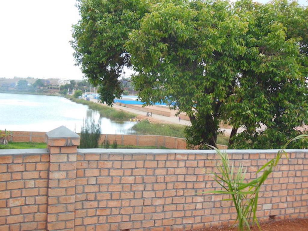 SNI-Village Ambohidratrimo au bord du Lac Andranotapahana - Villa De Dos Dormitorios