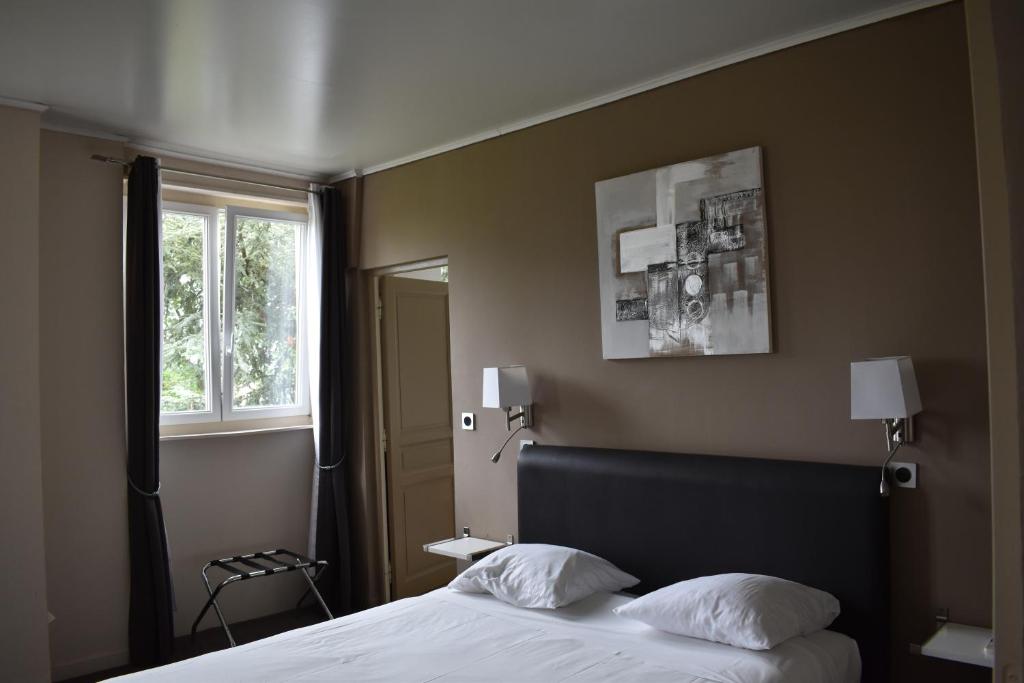 Logis Manoir de Fourcy - Tweepersoonskamer Met Uitzicht Op De Tuin
