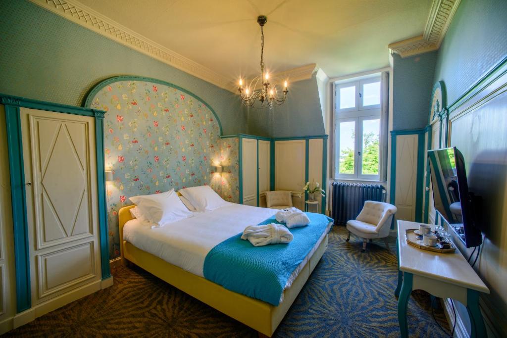 Postel nebo postele na pokoji v ubytování Château Origny - Moulins