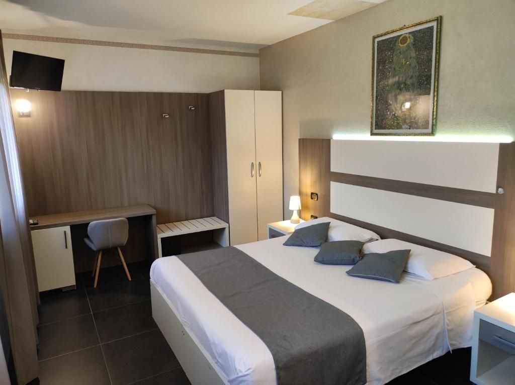 A bed or beds in a room at Therra Lodge