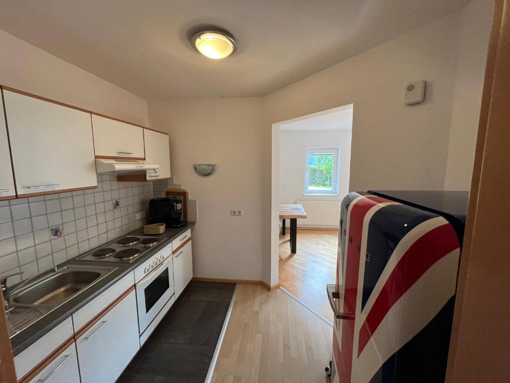 Kuchyňa alebo kuchynka v ubytovaní Armelen Villa