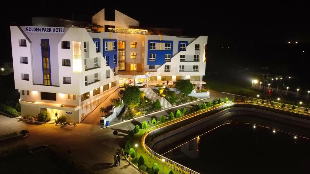 Bazén v ubytování GOLDEN PARK HOTEL & RESORT nebo v jeho okolí