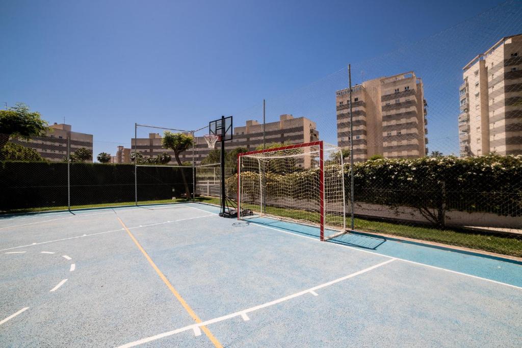 Tenis a/nebo squash v ubytování Apto. Jardines del Mar nebo okolí