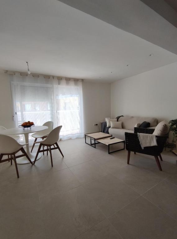 Precioso apartamento de 2 habitaciones recién reformado en Benidorm