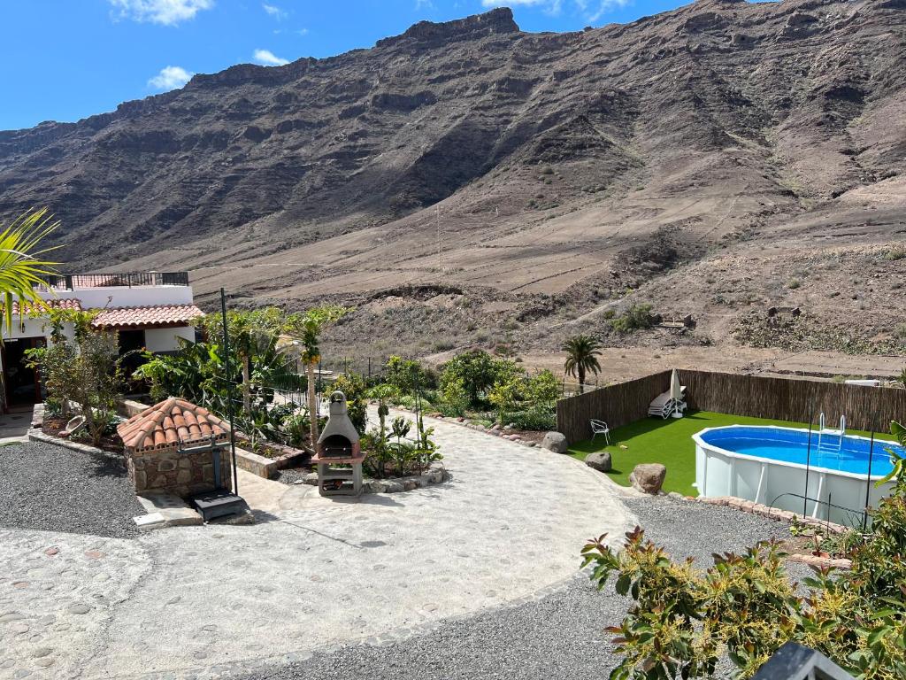 Výhľad na bazén v ubytovaní Casa rural con baño adaptado y piscina en Mogán alebo v jeho blízkosti