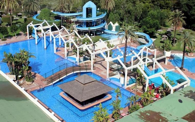 Bazén v ubytování Apartment in BenalBeach 5 pools nebo v jeho okolí
