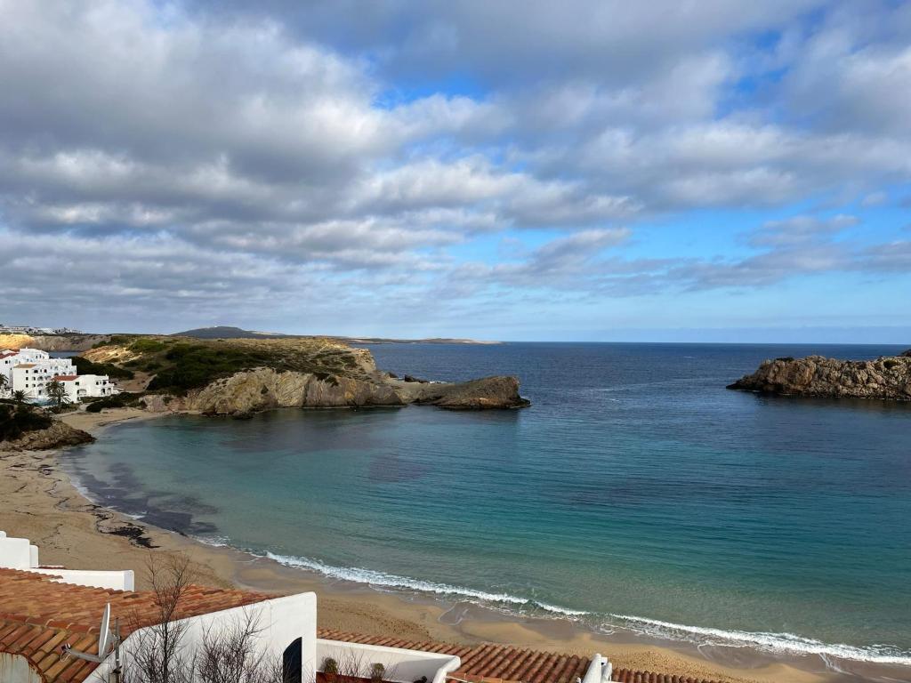 Apartamentos Apartamento moderno - 5 min de la playa y con piscina en Arenal d'en Castell, Menorca