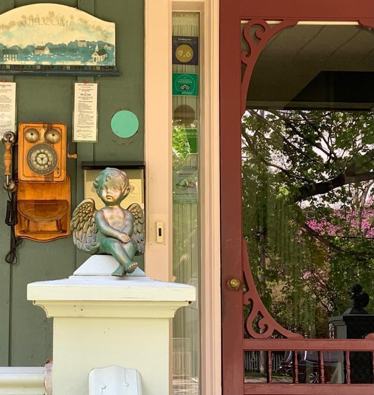 Imagem da galeria de WeatherPine Inn em Niagara on the Lake