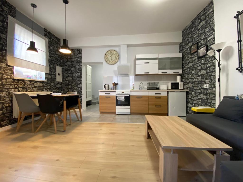 a living room and kitchen with a couch and a table at Apartamenty Cieplicka 20a in Jelenia Góra
