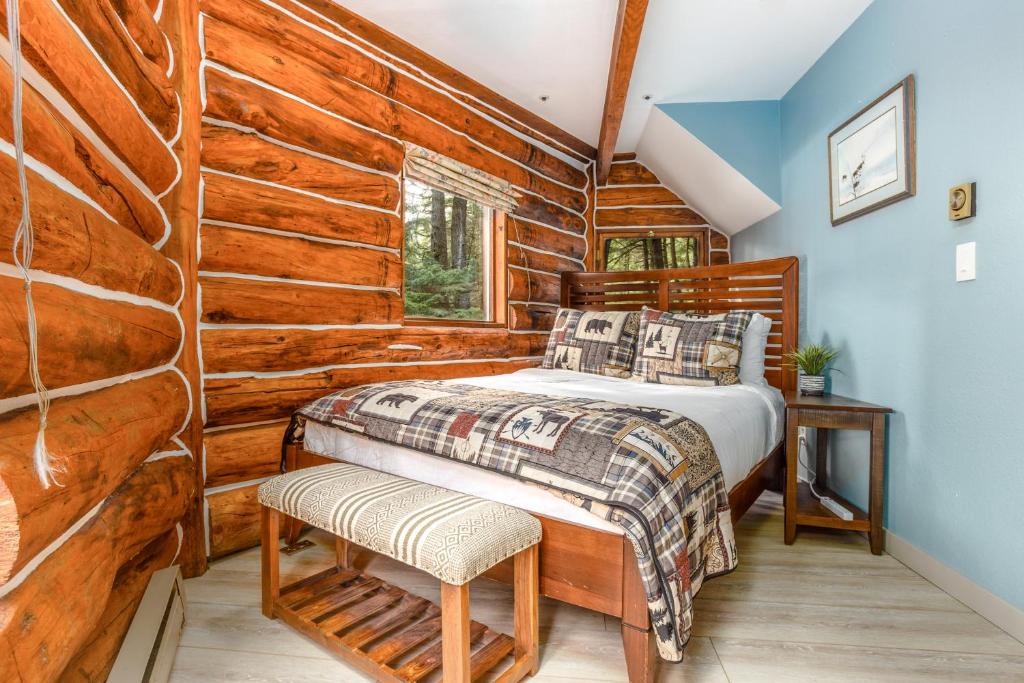 Postel nebo postele na pokoji v ubytování Cozy Tree & Ski House