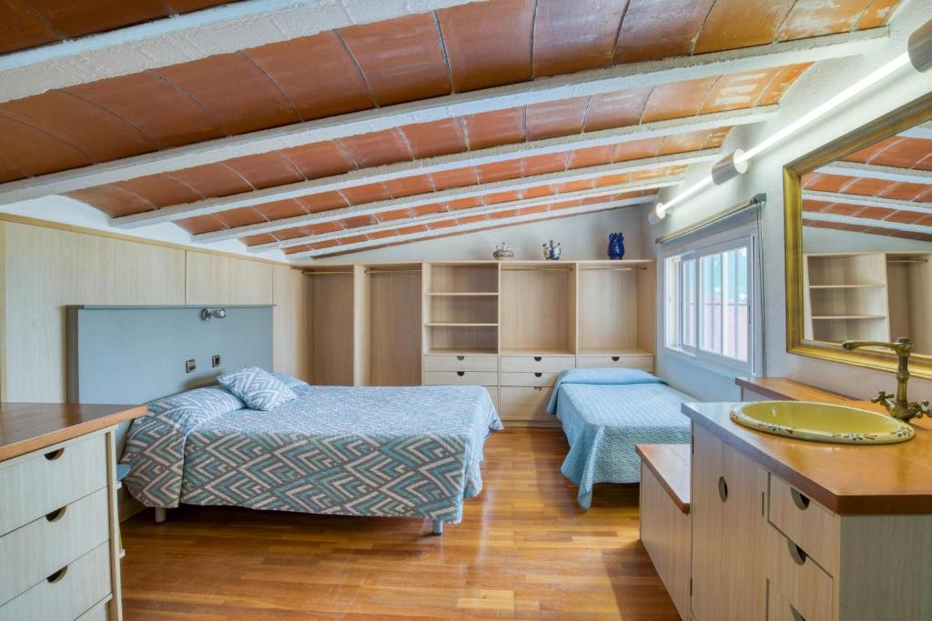 Postel nebo postele na pokoji v ubytování La Vinya Pineda de Mar