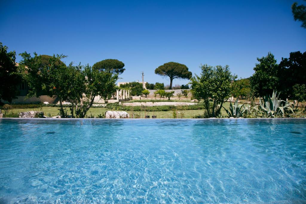 The swimming pool at or close to MASSERIA LILEI