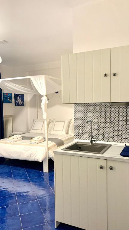 Kuchyň nebo kuchyňský kout v ubytování Residence Villa Giordano sea view Amalfi Coast