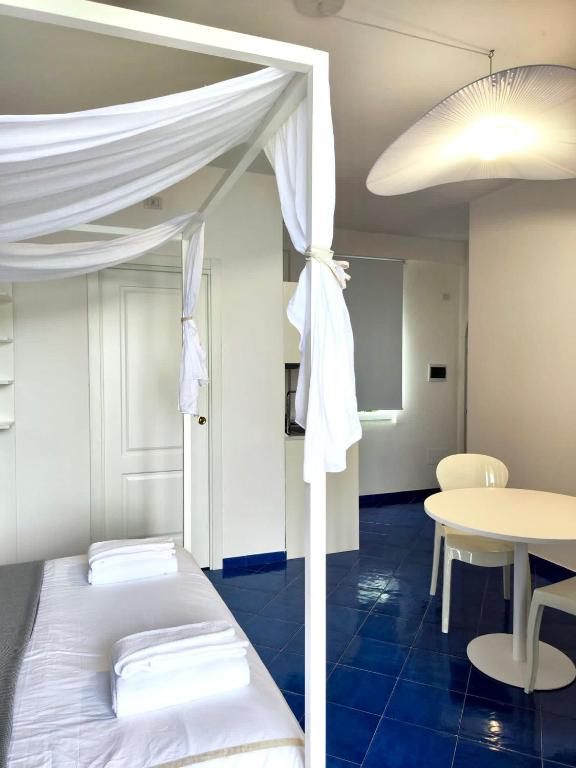 Postel nebo postele na pokoji v ubytování Residence Villa Giordano sea view Amalfi Coast