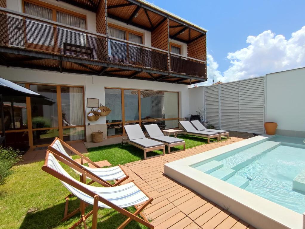 Bazén v ubytování Eco-Hotel Doña Mayor nebo v jeho okolí