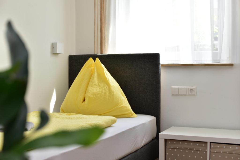 Postel nebo postele na pokoji v ubytování Ferienwohnungen und Zimmer Yassi