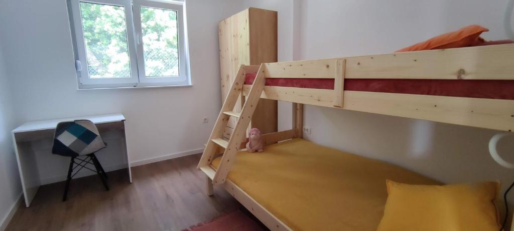 Postel nebo postele na pokoji v ubytování Apartment in an urban villa Kraljevica