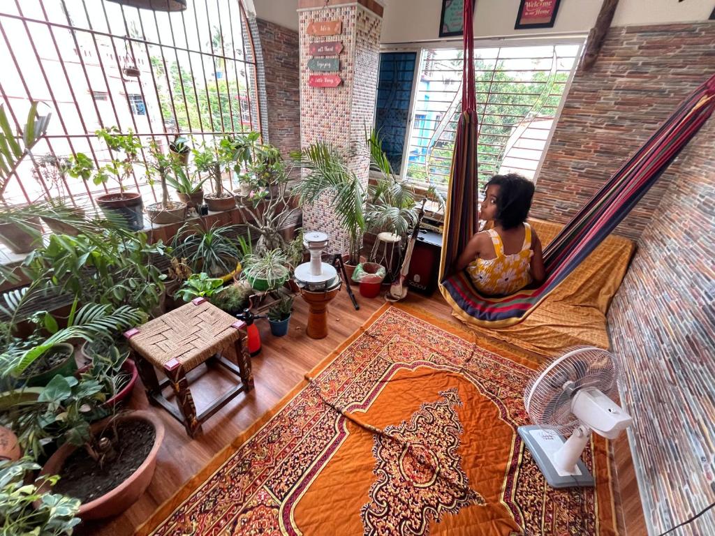 Posezení v ubytování Satrangi Homestay Kolkata