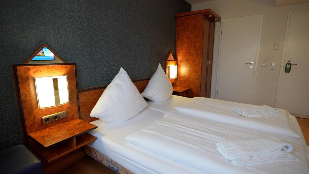 Cama ou camas em um quarto em Hotel Miramar am Römer