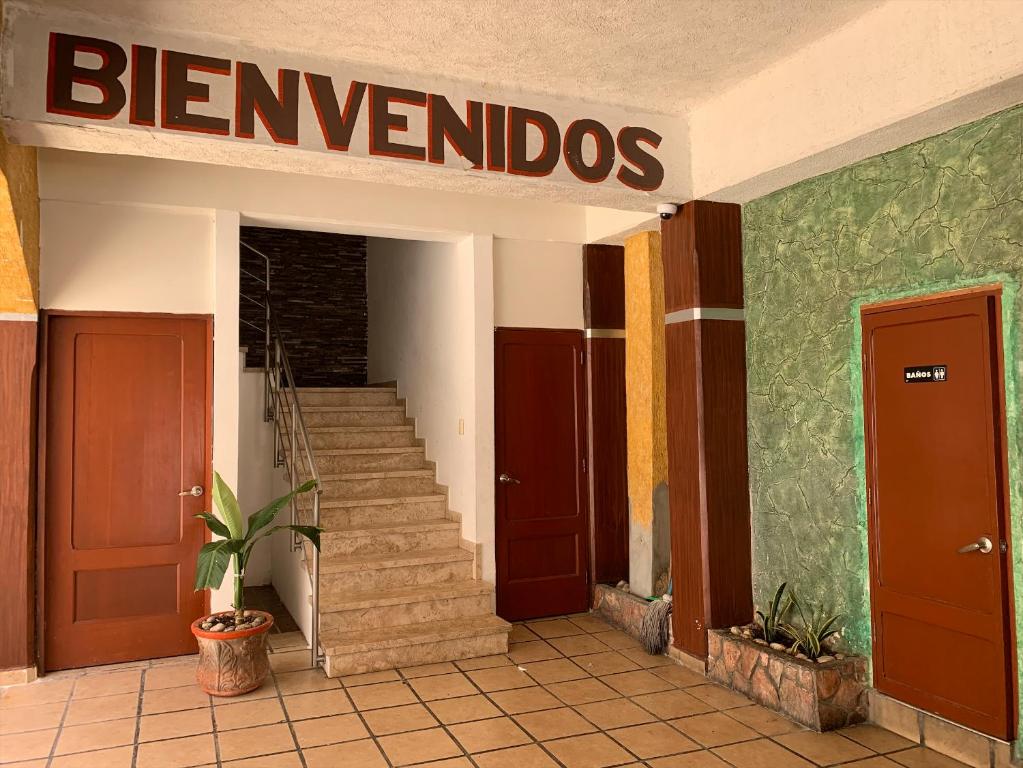 a sign for the entrance to a building with stairs at Hotel Papagayo Veracruz in Veracruz