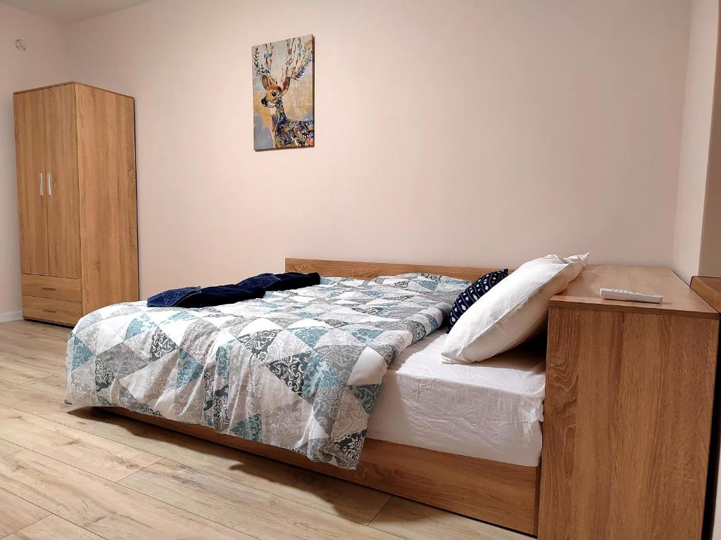 Кровать или кровати в номере Apartment with private yard and BBQ