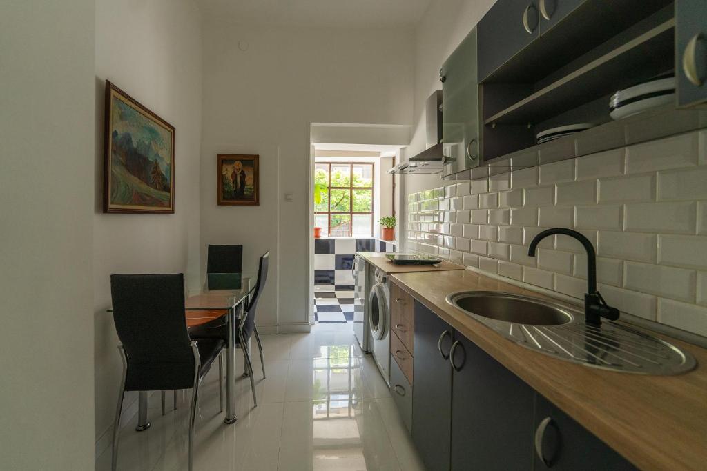 Kuchyň nebo kuchyňský kout v ubytování Sleep Hostel