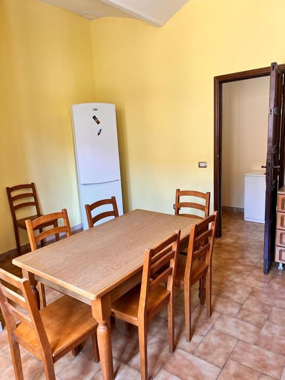 Appartamento a Carbonia - Spazioso Alloggio con Balcone