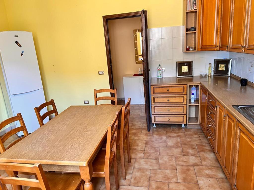 Appartamento a Carbonia - Spazioso Alloggio con Balcone