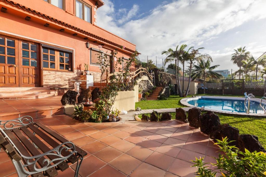 a patio with a bench and a swimming pool at Casa Victor - Apartment Jorge in La Orotava