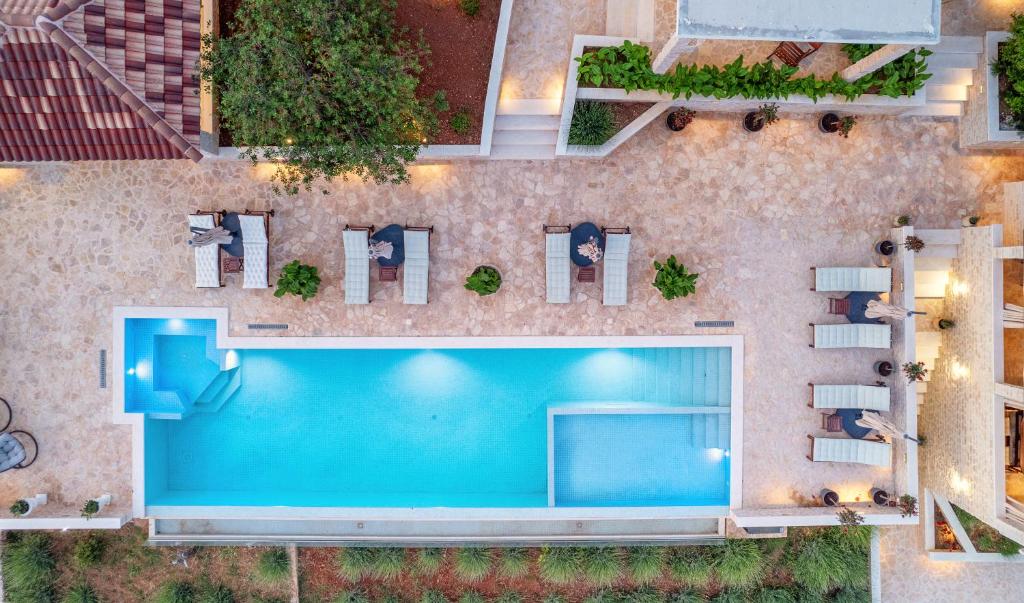 Bazén v ubytování Vidikovac Levanda Luxury Apartments nebo v jeho okolí