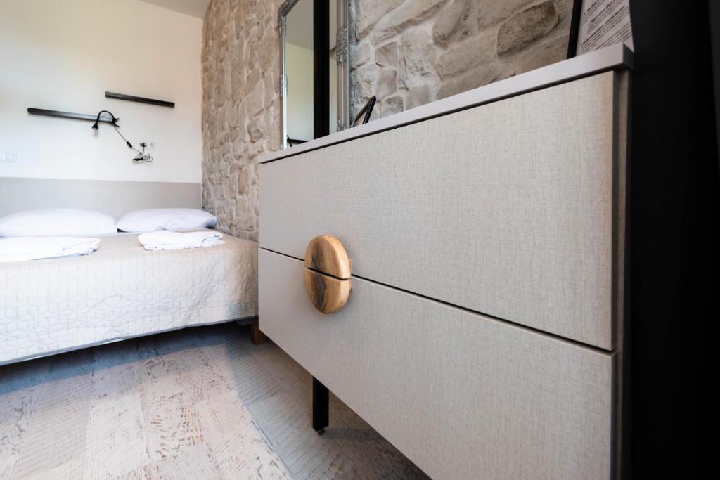 Postel nebo postele na pokoji v ubytování L&B City Center Studios Apartments