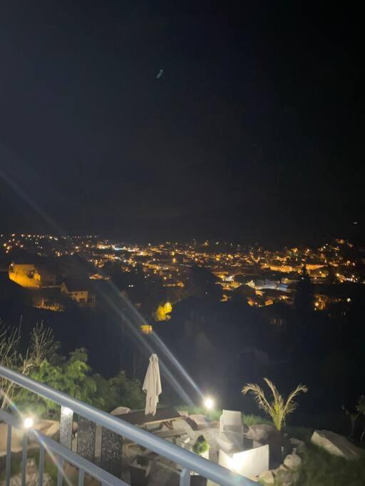 Fotografia z galérie ubytovania La reine appartement pour deux personnes avec magnifique vue et jacuzzi v destinácii Gérardmer