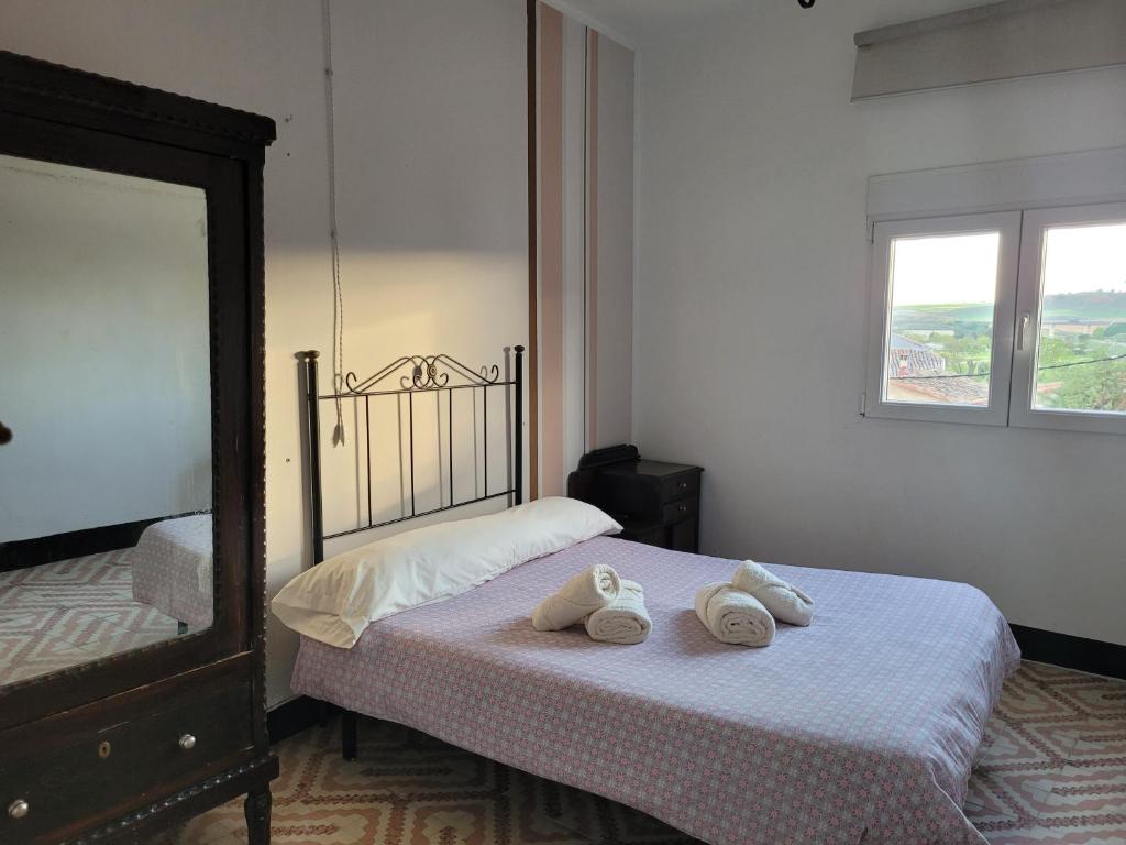Postel nebo postele na pokoji v ubytování Casa rural L´Amparo -3 espigas- Categoría superior-15 personas